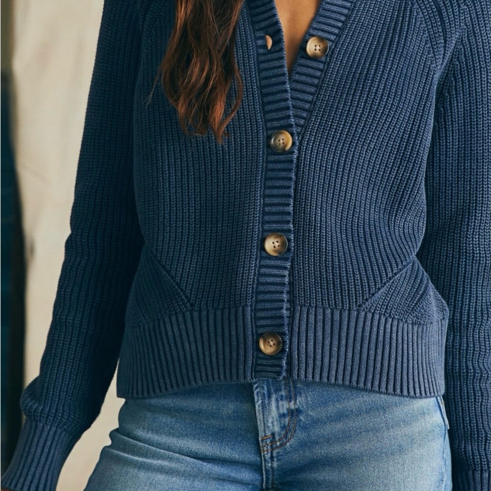 NWT Faherty Sunwashed Fisherman Cardigan. Size M. Blue Wash